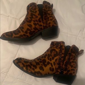Leopard print Booties